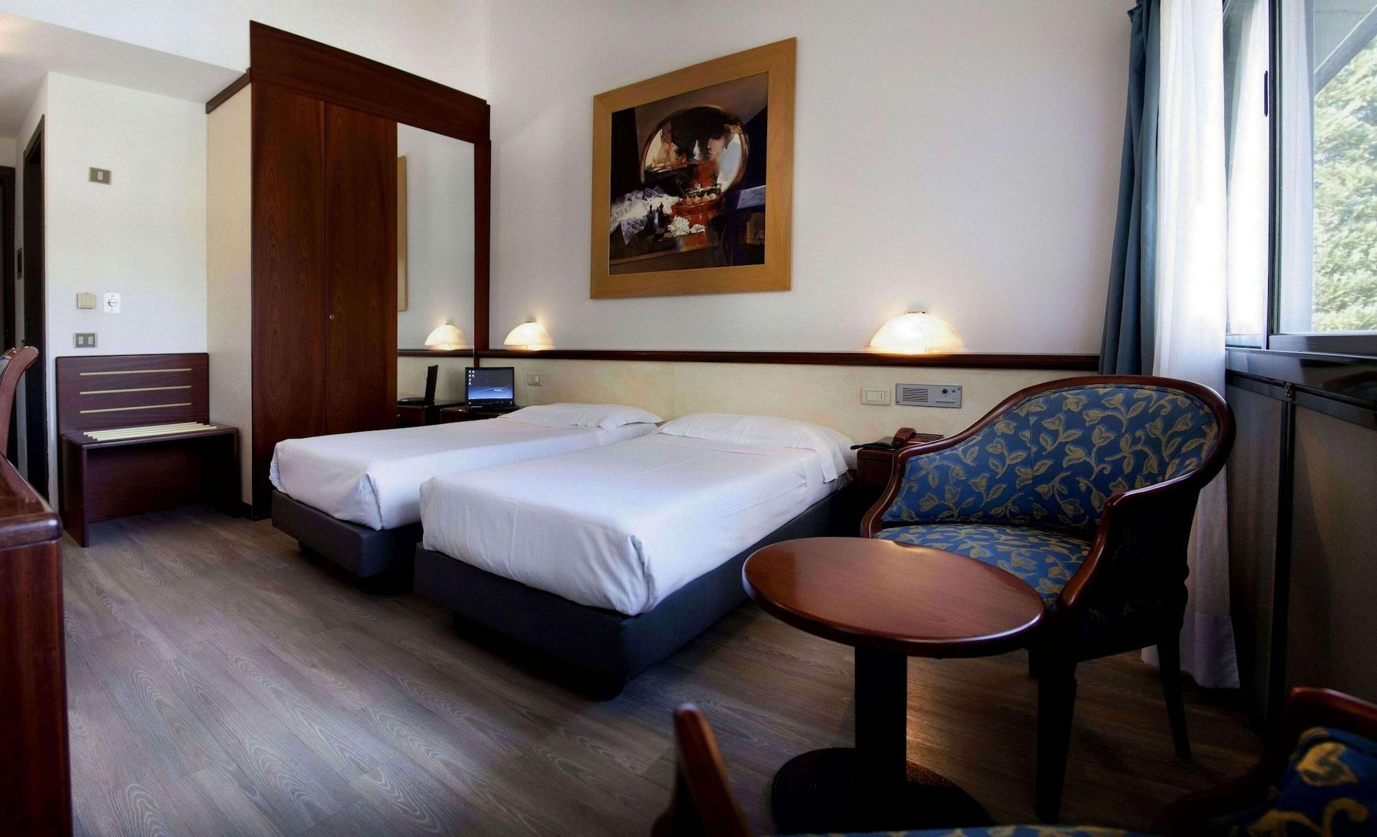 Green Hotel Motel Vergiate Dış mekan fotoğraf