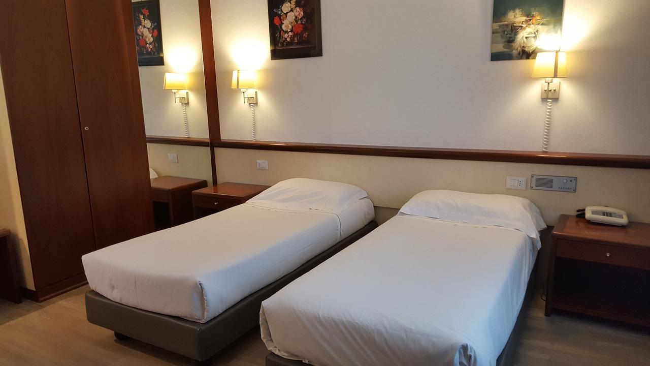 Green Hotel Motel Vergiate Dış mekan fotoğraf